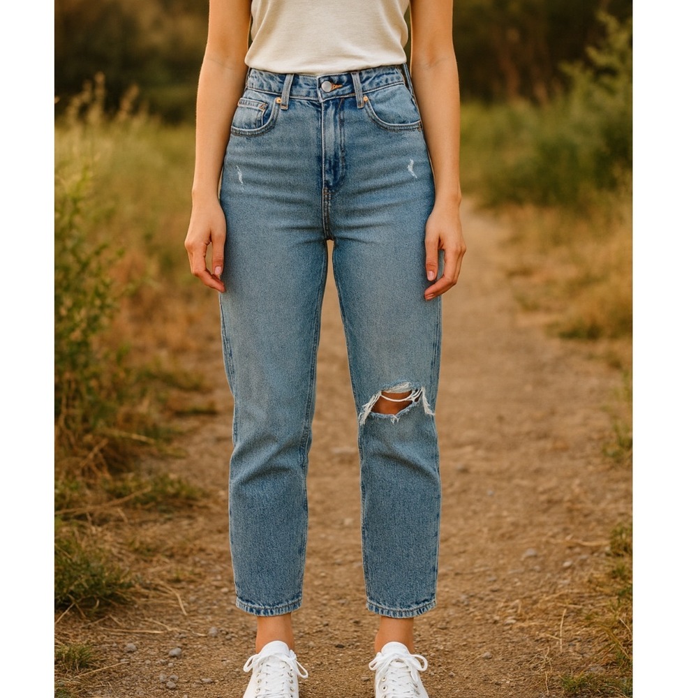 GARAGE DENIM Women's Light Wash Distressed Ankle Straight Leg Jeans‎ Size 1